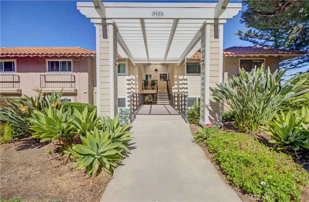 Laguna Woods, CA 92637