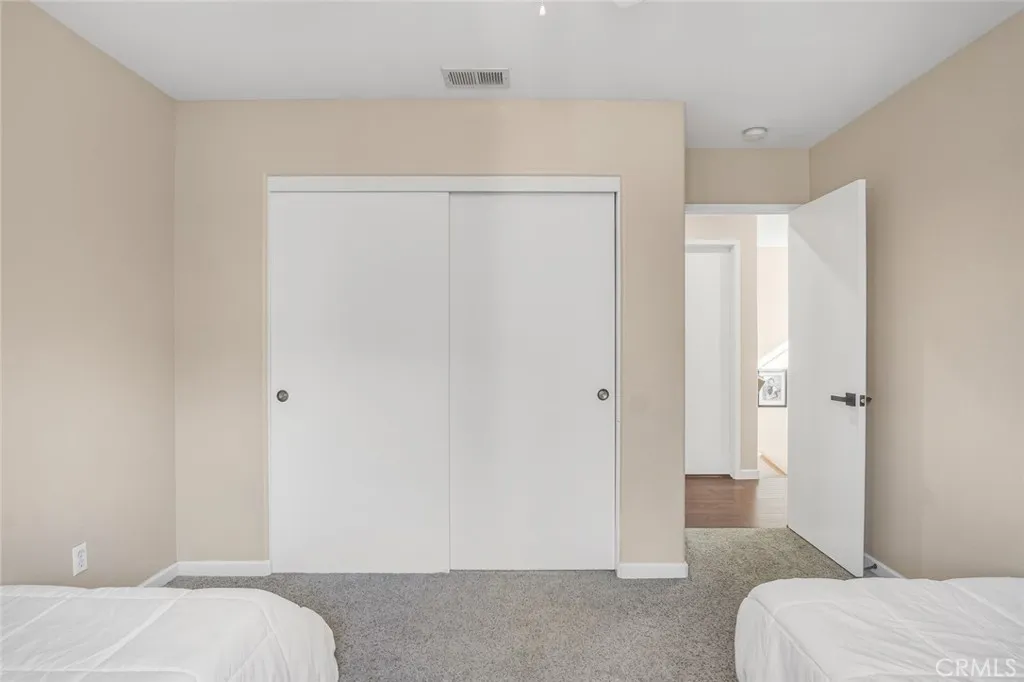 https://cdn.realtyfeed.com/cdn/127/306658589/2214bf7cd22bd569f500b1f1b93a01b5.webp