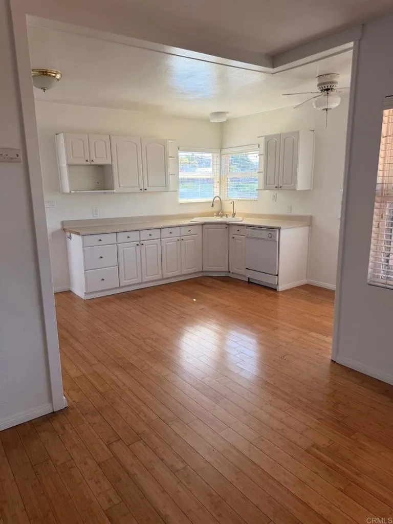 https://cdn.realtyfeed.com/cdn/127/306658863/d492206685c6a2fdde9fb40ddcd9bd62.webp