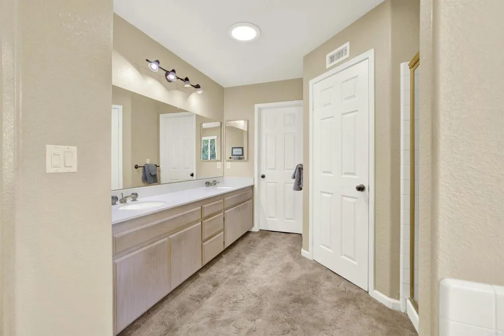 https://cdn.realtyfeed.com/cdn/127/306658867/24bec31b73c532e80159a02a9930a97e.webp