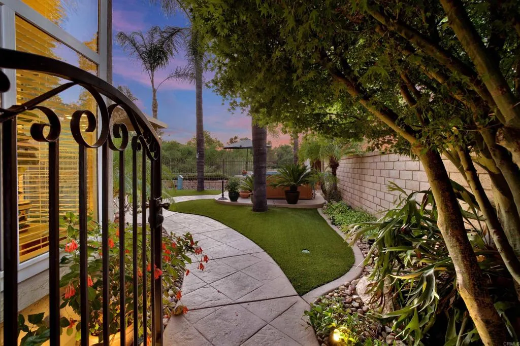 https://cdn.realtyfeed.com/cdn/127/306658867/27ac8c2a1c9988608e40346c4d05fe7b.webp
