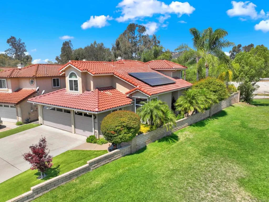 https://cdn.realtyfeed.com/cdn/127/306658867/70c5e65ab723492f21c35aea5f0e51d6.webp