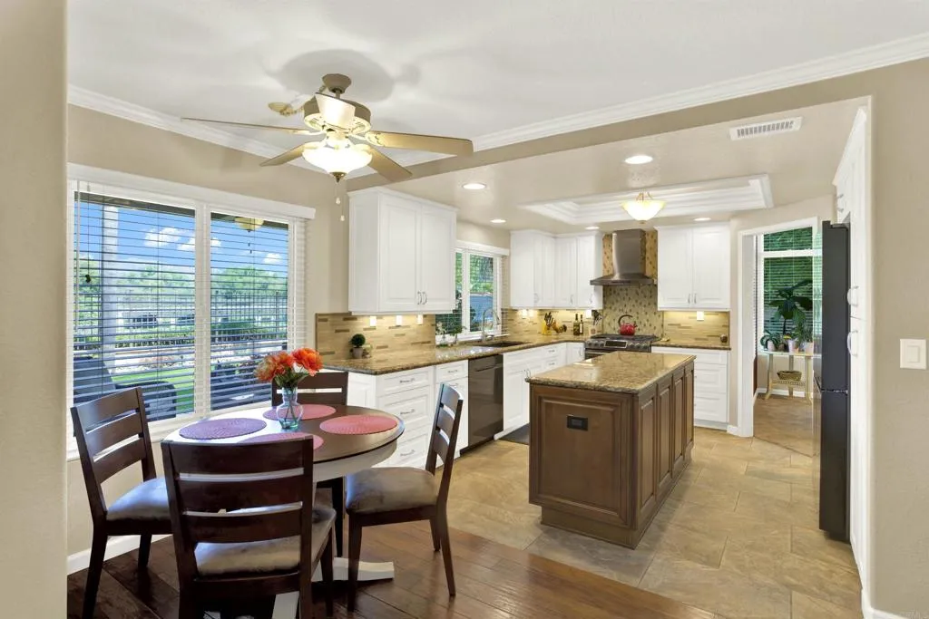 https://cdn.realtyfeed.com/cdn/127/306658867/b1418598b2637718669646bfd8f1c02a.webp
