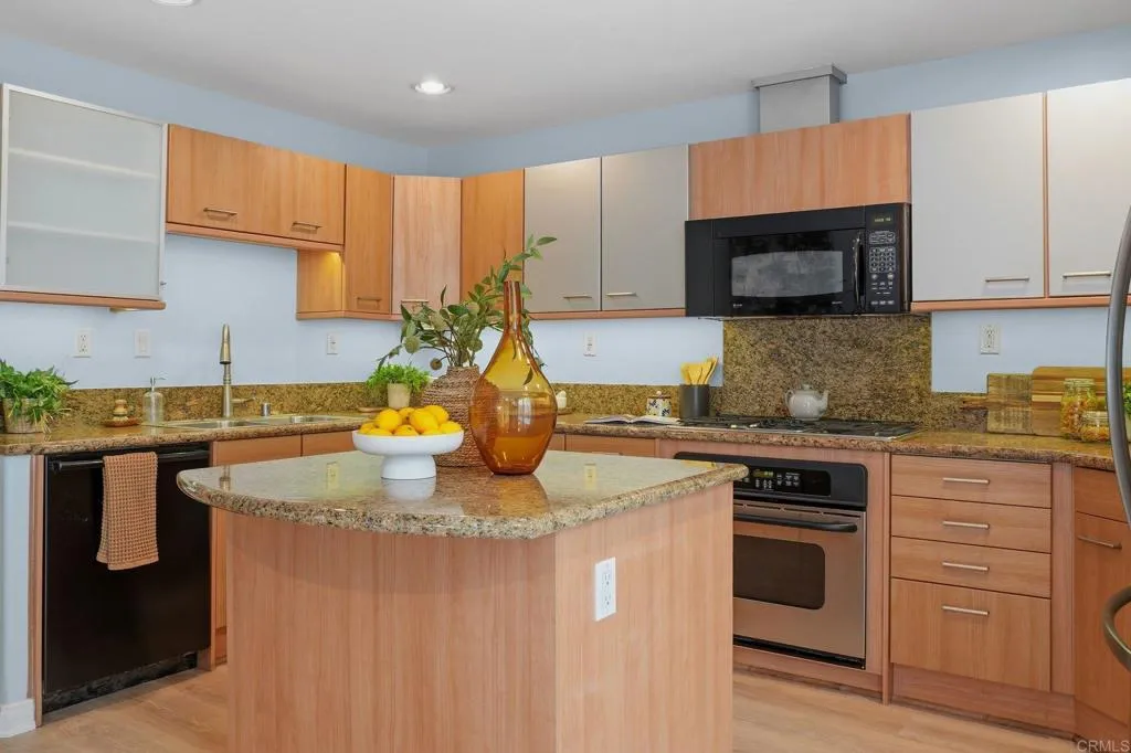 https://cdn.realtyfeed.com/cdn/127/306658869/0df1e54888f328420c35b19ddb872c44.webp