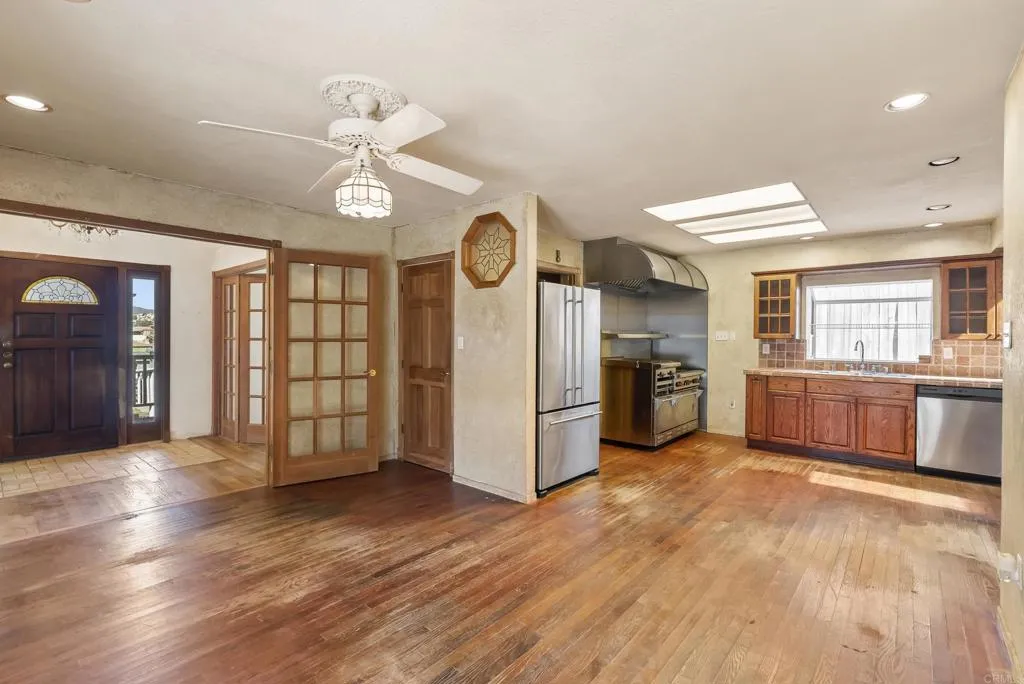https://cdn.realtyfeed.com/cdn/127/306658875/2ef19984c3beec3b5888dd7671447239.webp