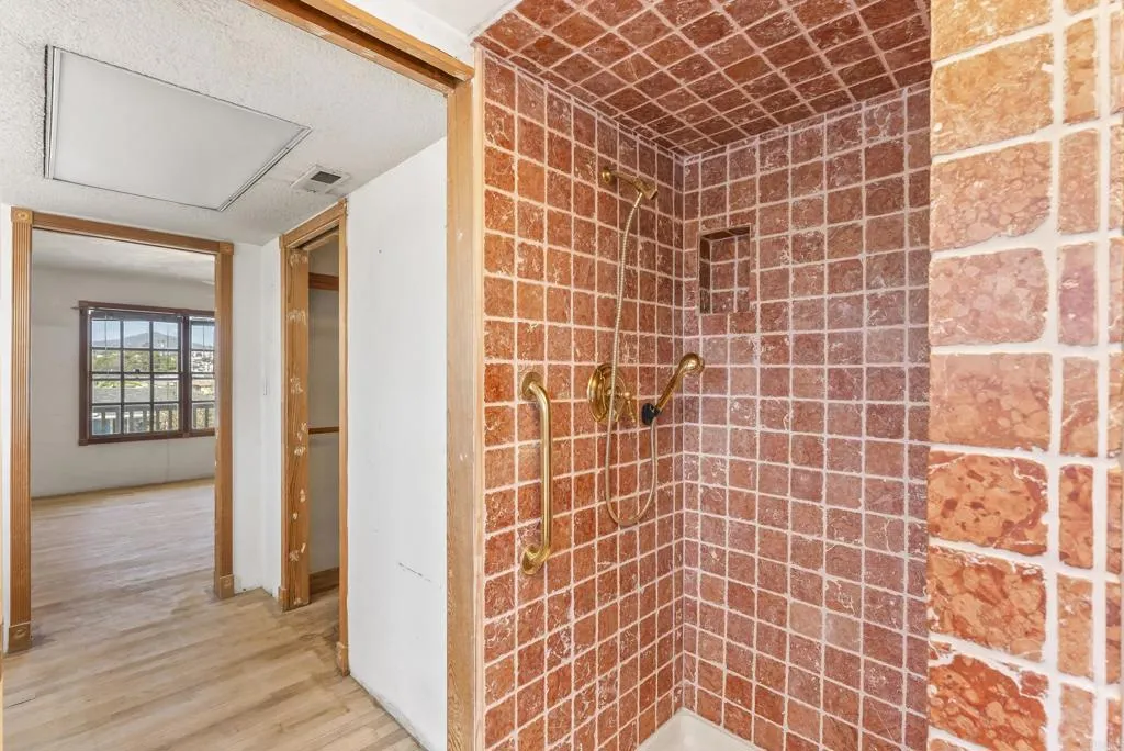 https://cdn.realtyfeed.com/cdn/127/306658875/60fcb4403ae1b320f7f247a8a9d255d9.webp