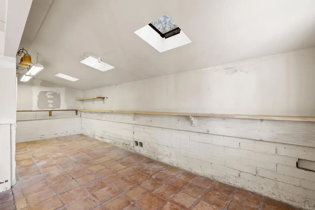 https://cdn.realtyfeed.com/cdn/127/306658875/767a35c7e4d53ca70ff842ba00b668f1.webp