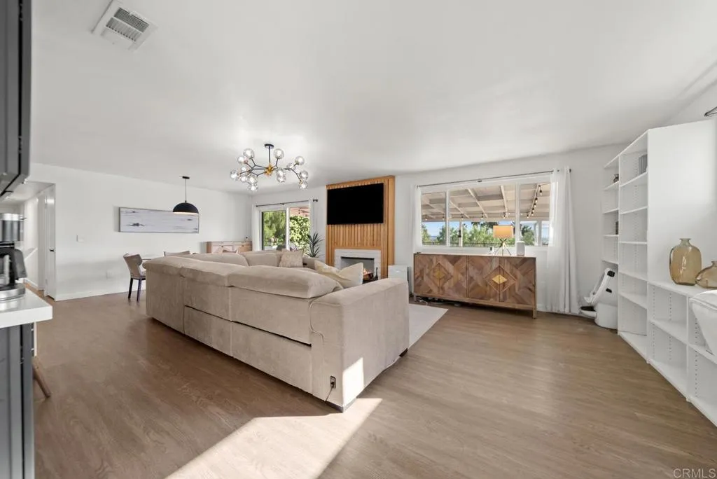 https://cdn.realtyfeed.com/cdn/127/306658876/219a31ff35f366444750082fdfb87740.webp