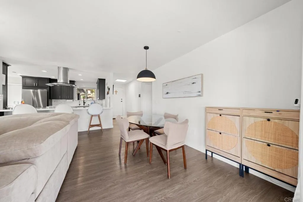 https://cdn.realtyfeed.com/cdn/127/306658876/35545e97bd584f0800bff24da97c5416.webp