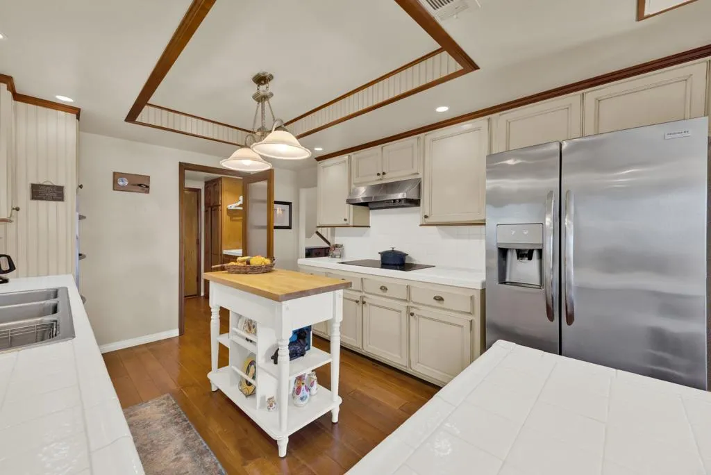 https://cdn.realtyfeed.com/cdn/127/306658930/8ef0335b92199a51647d37b0e0cd653b.webp