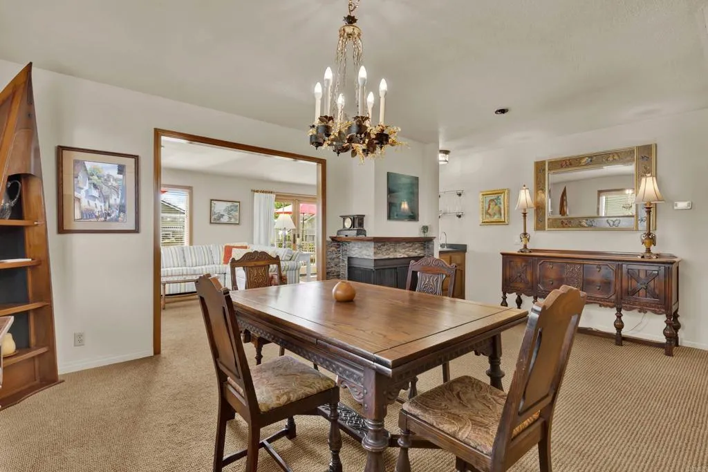 https://cdn.realtyfeed.com/cdn/127/306658930/f13f8cc21e3145aca17f4e55470ce668.webp