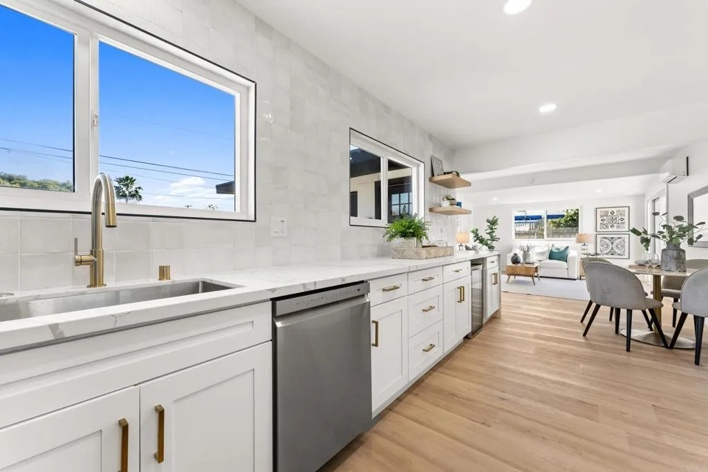 https://cdn.realtyfeed.com/cdn/127/306658931/eee1cb79f5126dba6cb1cb7f60374d30.webp
