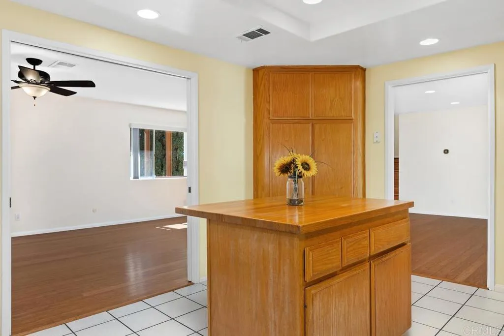 https://cdn.realtyfeed.com/cdn/127/306659203/1f0087c615f913297cf857de4e6f57fe.webp