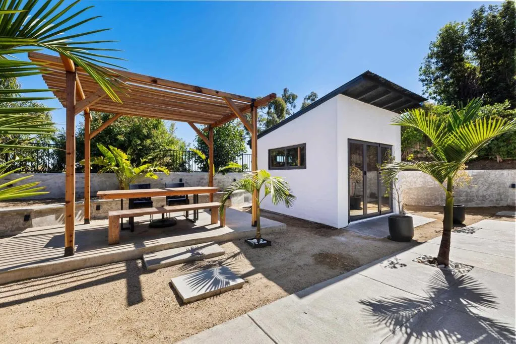 https://cdn.realtyfeed.com/cdn/127/306659382/ceae50174e5078a681a5998179b87ab3.webp