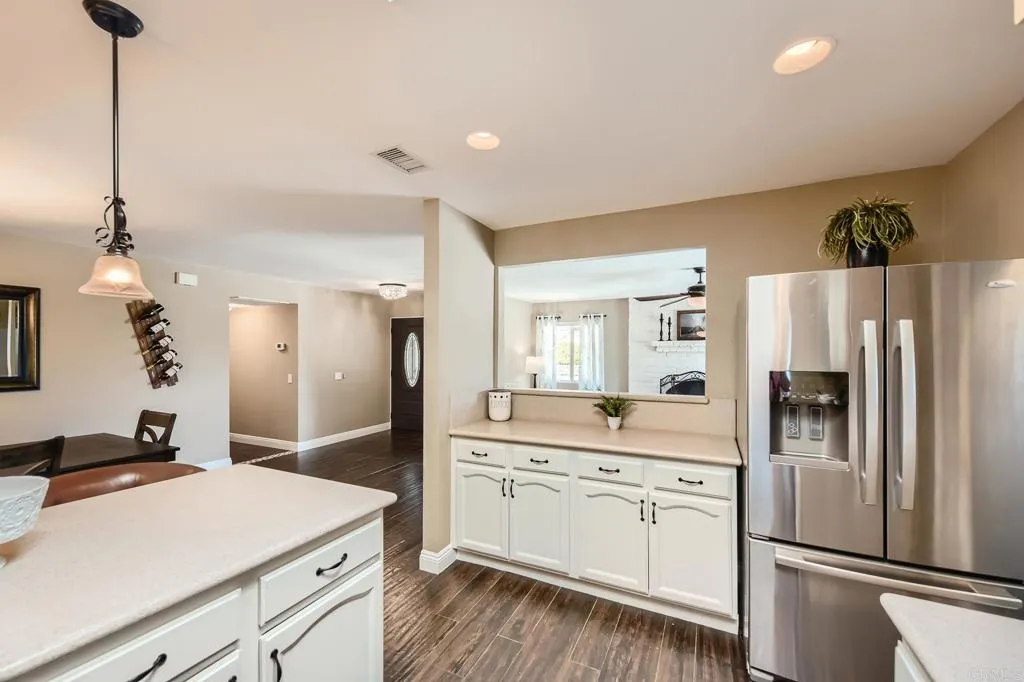 https://cdn.realtyfeed.com/cdn/127/306659434/0260c8e0eb1c317e6685766539205fce.webp
