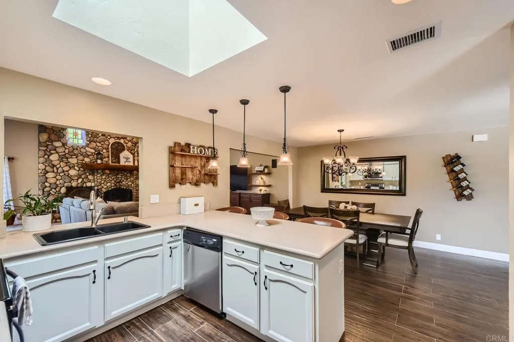 https://cdn.realtyfeed.com/cdn/127/306659434/c60d41cb39907b0ffc7f6371067adba5.webp