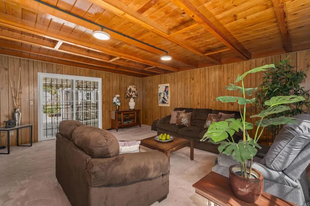 https://cdn.realtyfeed.com/cdn/127/306659459/2df13defa3e52fba353f768a657d6d29.webp