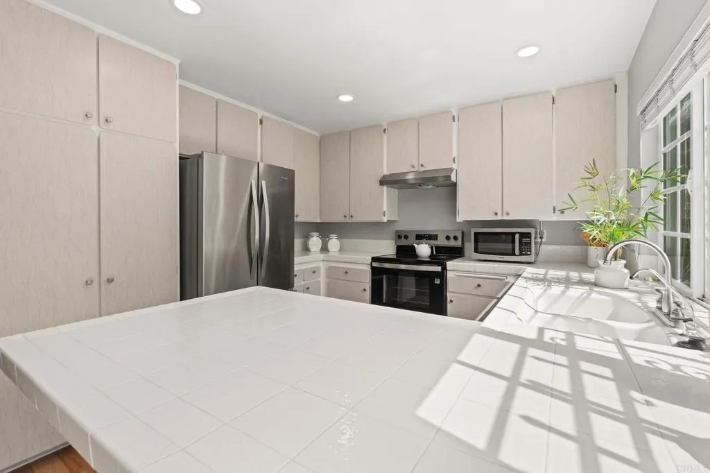 https://cdn.realtyfeed.com/cdn/127/306659459/6c2b681ddf610f513f9b80d50ae439e6.webp