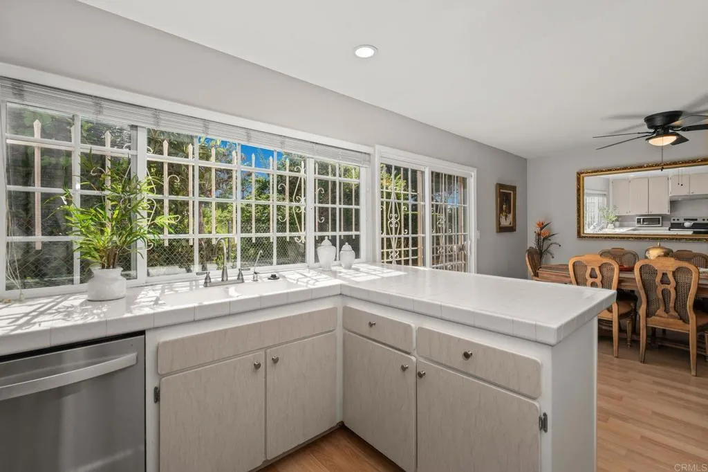https://cdn.realtyfeed.com/cdn/127/306659459/b9cf4005def0f27c7b86f3c0b99a0e64.webp