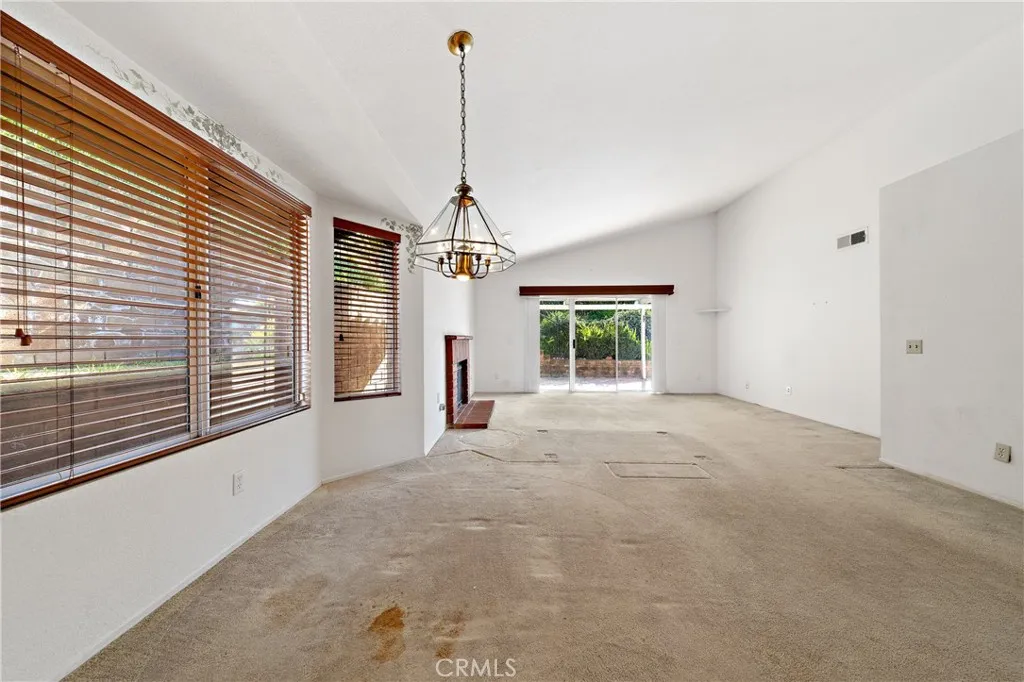 https://cdn.realtyfeed.com/cdn/127/306659474/772338171b72c826275fef126f1a60c4.webp
