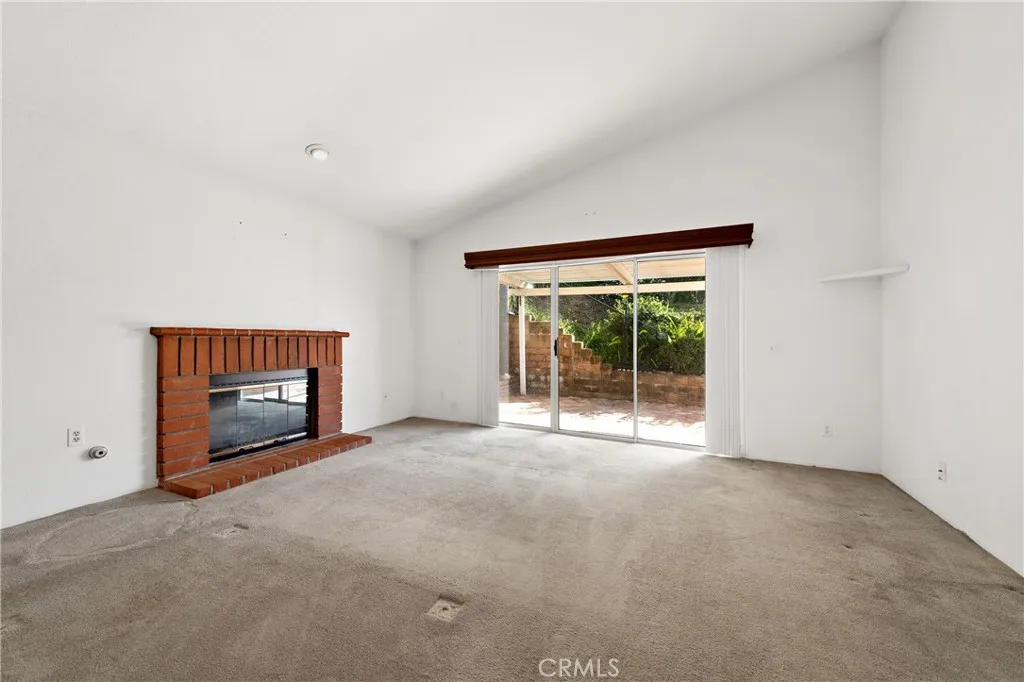 https://cdn.realtyfeed.com/cdn/127/306659474/da9c1f9f925d7b5012e45c1fc998c615.webp