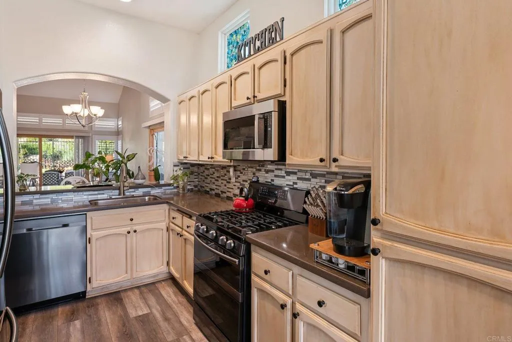 https://cdn.realtyfeed.com/cdn/127/306659484/6d0e0c193e35eab360b67c392a97a4f0.webp