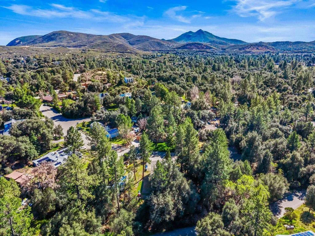 https://cdn.realtyfeed.com/cdn/127/306659499/109765a6275713e67ce5ba9198127cf1.webp