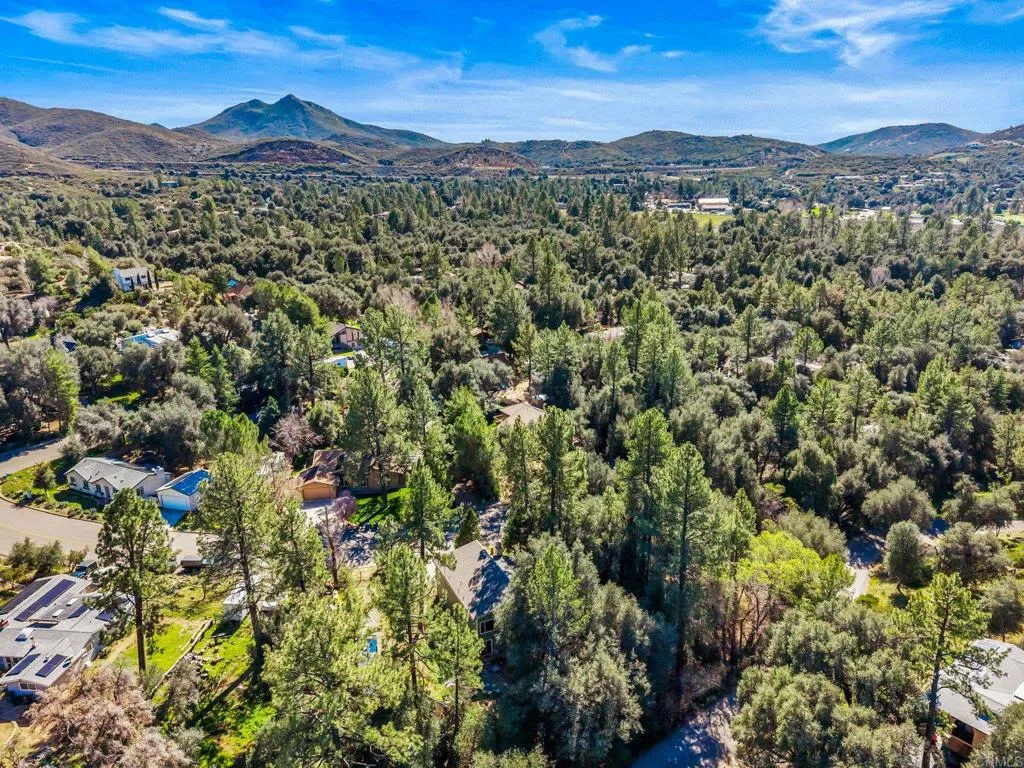 https://cdn.realtyfeed.com/cdn/127/306659499/4fd84c624ff9f61be07dd9d30b6274b4.webp