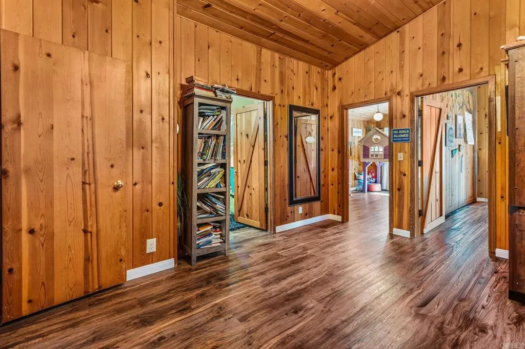 https://cdn.realtyfeed.com/cdn/127/306659499/6190d8f3c4f58b49caabec480f8120d9.webp