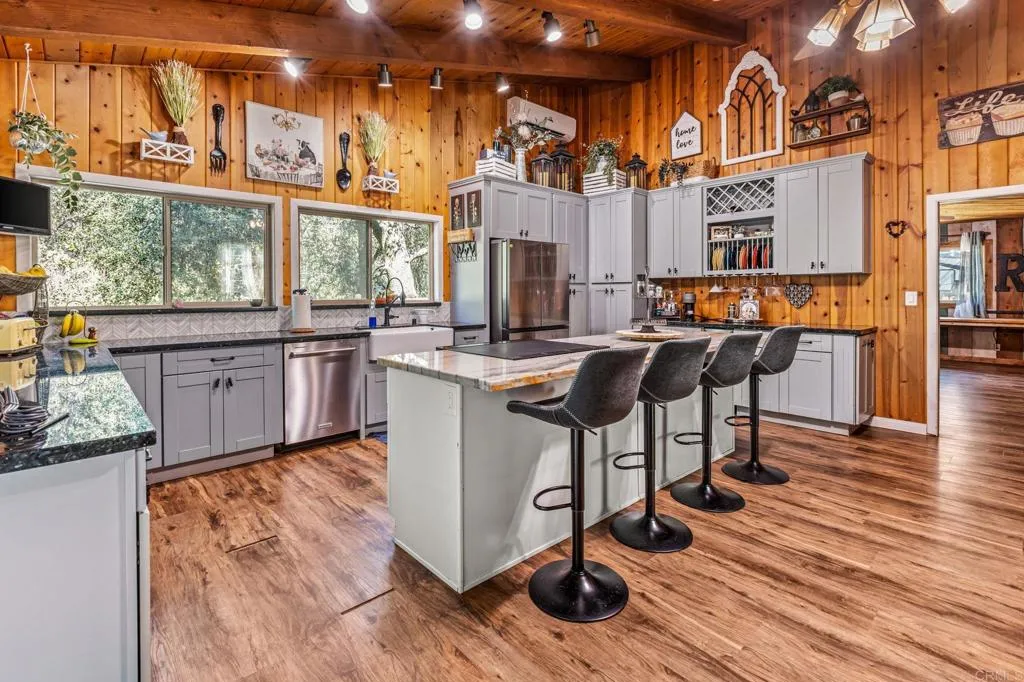 https://cdn.realtyfeed.com/cdn/127/306659499/783388225198277458a1f7c4032d8578.webp
