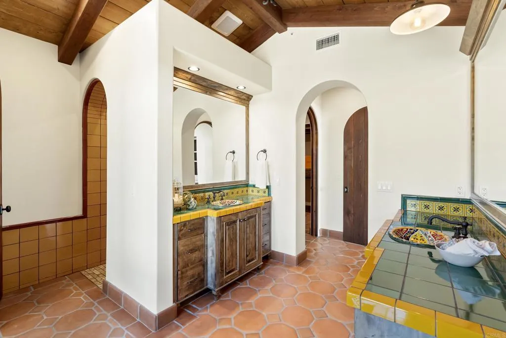 https://cdn.realtyfeed.com/cdn/127/306659556/192fa95c76ed2244ad962042a38771fc.webp