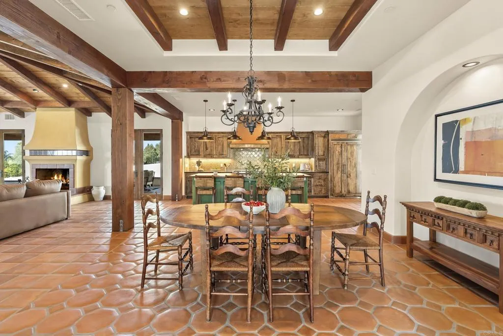 https://cdn.realtyfeed.com/cdn/127/306659556/4ad3ca226a36f1486e22cc93628d4852.webp