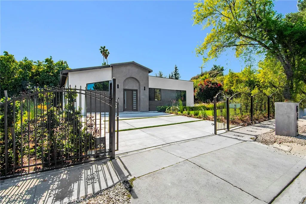 Woodland Hills, CA 91367