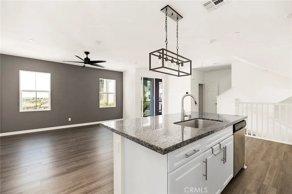 https://cdn.realtyfeed.com/cdn/127/306659566/b43fa6970db741763cffa69aa0659105.webp