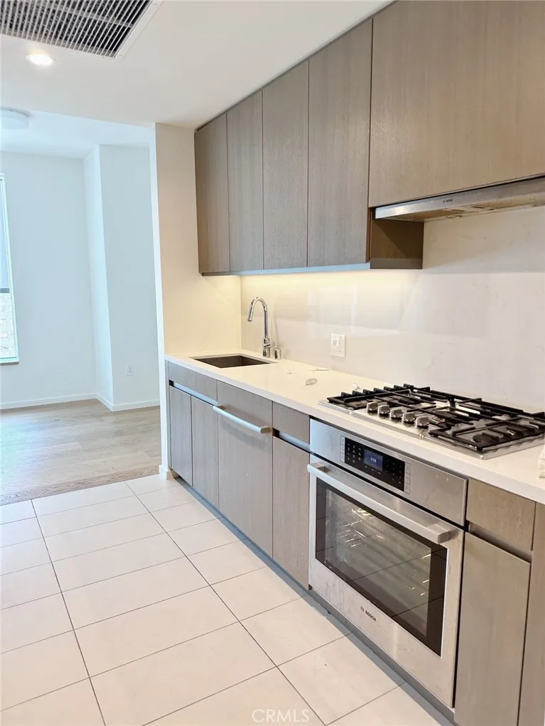 Los Angeles, CA 90017