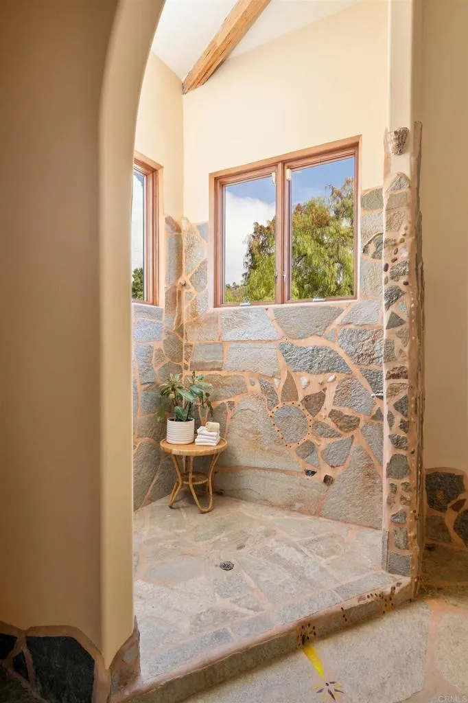 https://cdn.realtyfeed.com/cdn/127/306659758/de2836fd79416c9b9b8636ee1ccc60c4.webp