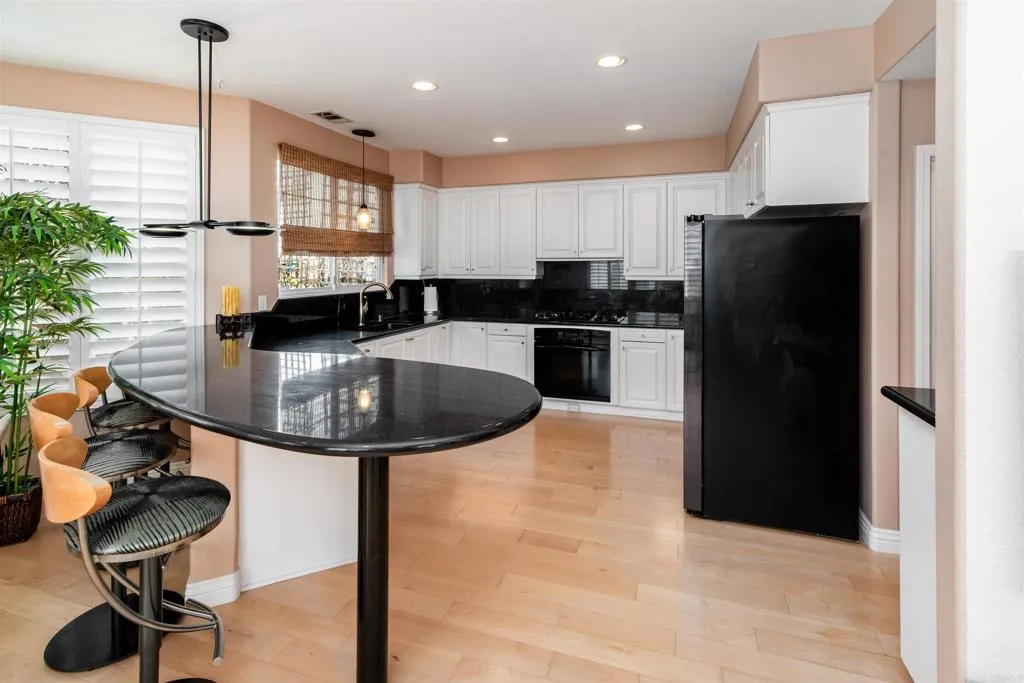https://cdn.realtyfeed.com/cdn/127/306659775/0c1aabb25565fd2e36605ec62bf0eb11.webp