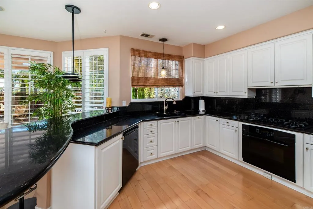 https://cdn.realtyfeed.com/cdn/127/306659775/4bfb6f307fb2595065710a70ed833e34.webp