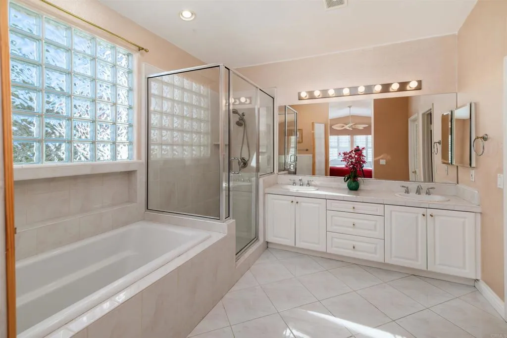 https://cdn.realtyfeed.com/cdn/127/306659775/d2a3349f25fe473f8c8dea11c561f637.webp