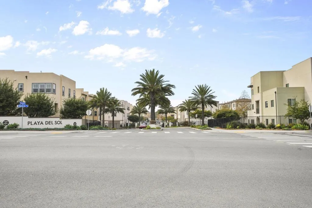 https://cdn.realtyfeed.com/cdn/127/306659794/6ba050a86ff5c30ee2b18577c6a643ca.webp