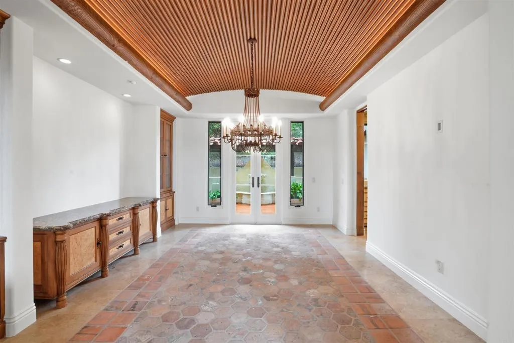 https://cdn.realtyfeed.com/cdn/127/306659807/1ed2da65b13326836090e444b37a66f8.webp