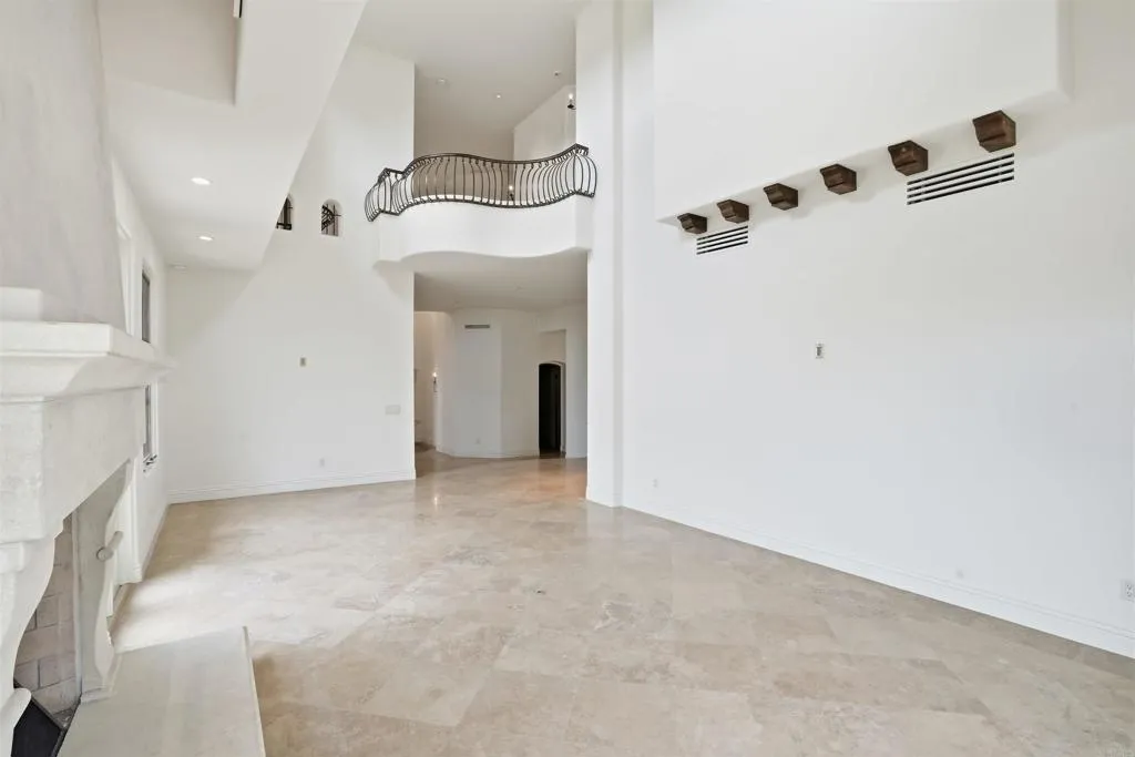 https://cdn.realtyfeed.com/cdn/127/306659807/3d437bc550974c139fc8b3dd58465339.webp