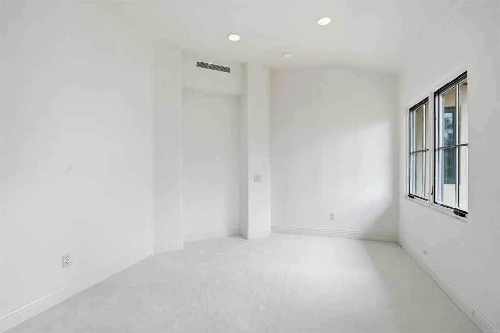 https://cdn.realtyfeed.com/cdn/127/306659807/61597c780d9921acf72c2126309873dd.webp