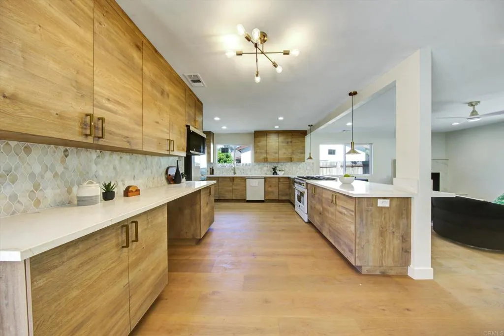 https://cdn.realtyfeed.com/cdn/127/306659813/6b0b93ad357731faa21d9ace62000bf1.webp