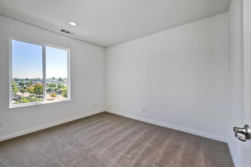 https://cdn.realtyfeed.com/cdn/127/306659815/6c5a99ba8791f9cc126729baf0b89b75.webp