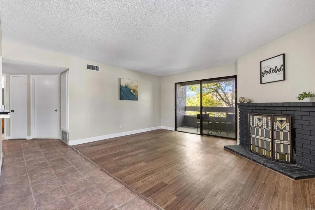 Escondido, CA 92025