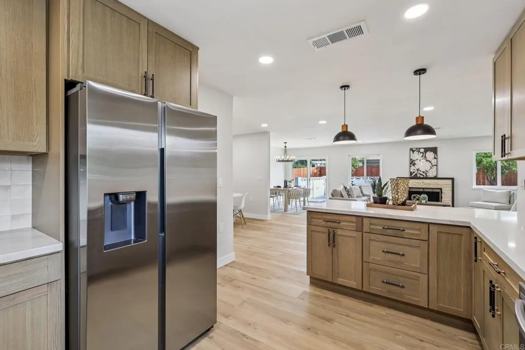https://cdn.realtyfeed.com/cdn/127/306659821/14e3240edfca0c830b3e0e8f18180f40.webp
