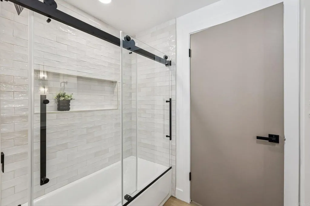 https://cdn.realtyfeed.com/cdn/127/306659821/1dbdd4bc0382431e28a1bd9b46f7d73d.webp