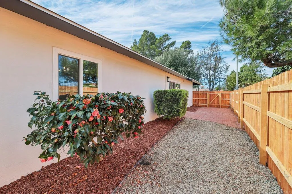 https://cdn.realtyfeed.com/cdn/127/306659821/5273bf2463942b0cdb719b216b89af38.webp