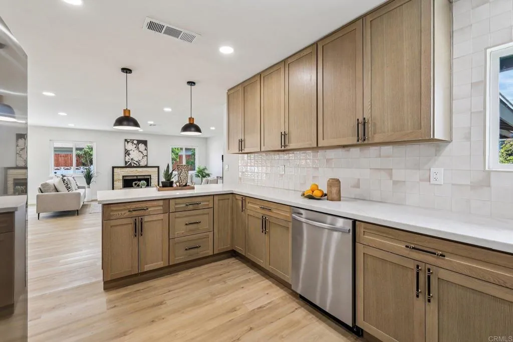 https://cdn.realtyfeed.com/cdn/127/306659821/a9e48be5ec2c25373431b387a649f977.webp